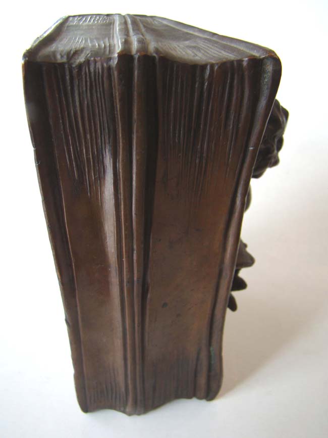 A pair of Antique Bookends with a bust of Shakespeare by NUART circa 1930 — image 4